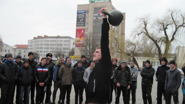 У Луцьку памʼять Шухевича вшанували пробігом. ФОТО